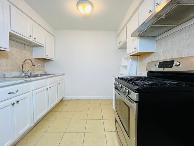 Building Photo - 8806 Briar Ct