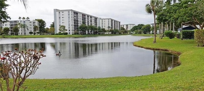 Building Photo - 2108 S Cypress Bend Dr