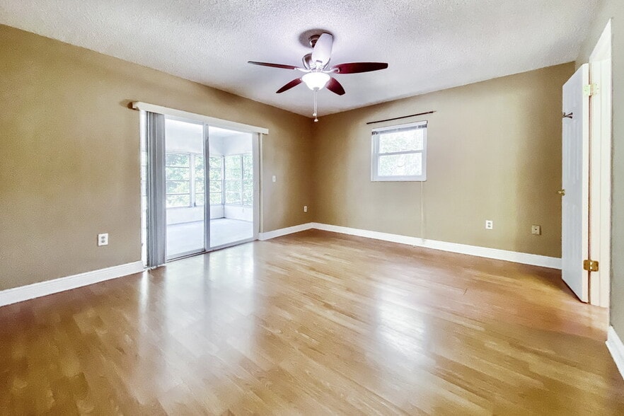 Building Photo - 11351 Collingswood St