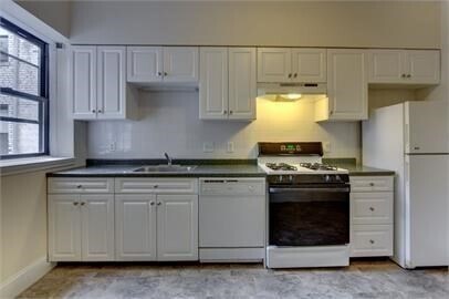 Building Photo - 7 Naples Rd