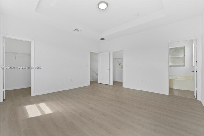 Building Photo - 3956 NE 11th Dr