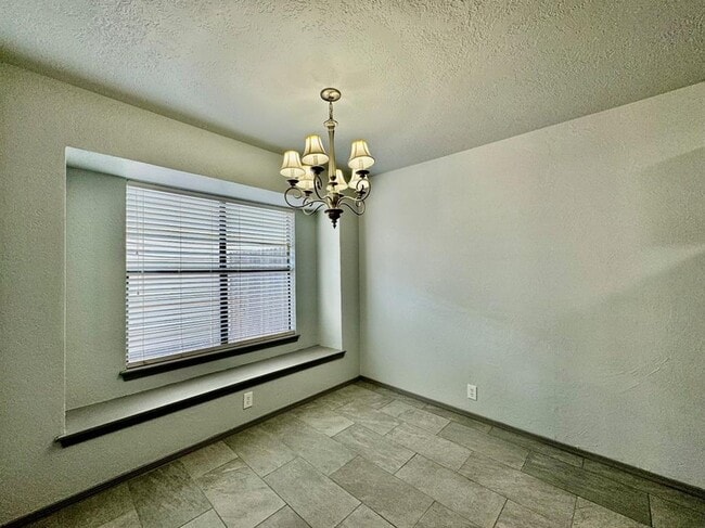Building Photo - 925 Swan Lake Ct