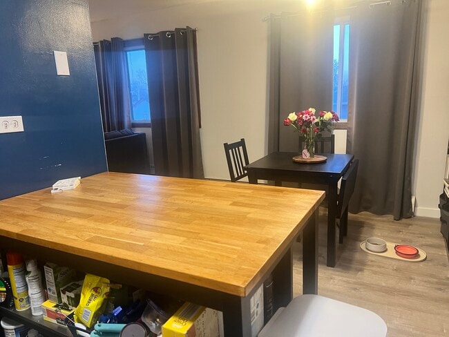 Building Photo - 424 Elgin Ave