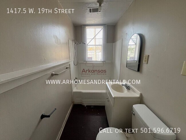 Building Photo - 1417.5 W 19th St