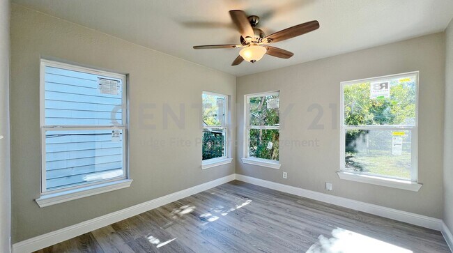 Building Photo - Charming 2/1 in Fort Worth For Rent!