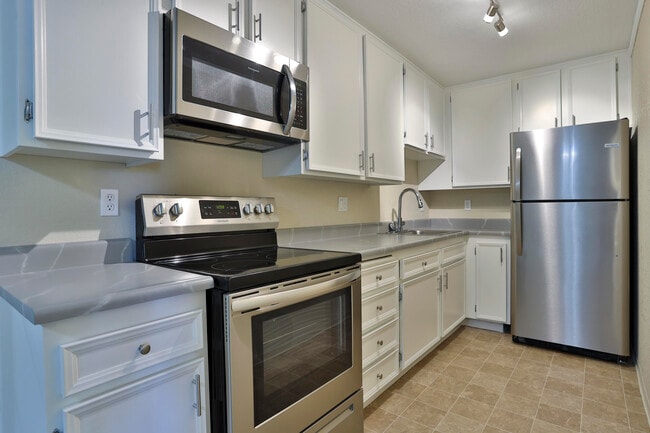 Building Photo - 2820 N Arcadia Ct