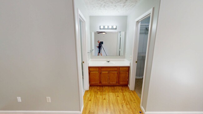 Building Photo - Charming 3 bedroom / 2 bathroom home with large fenced backyard near shopping & Fort Bragg!