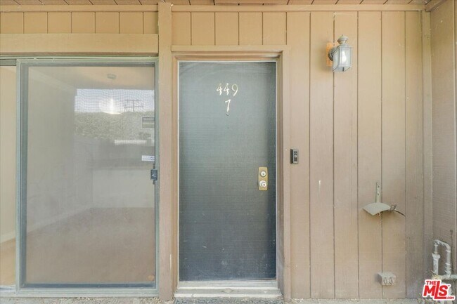Building Photo - 449 W Duarte Rd