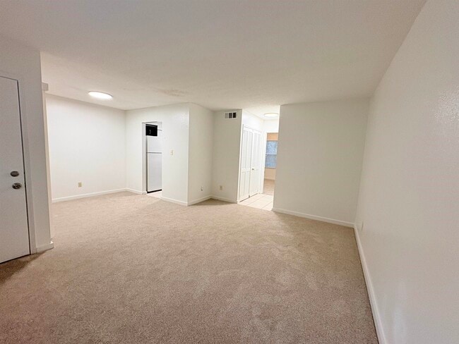 Building Photo - 1530 Live Oak Dr