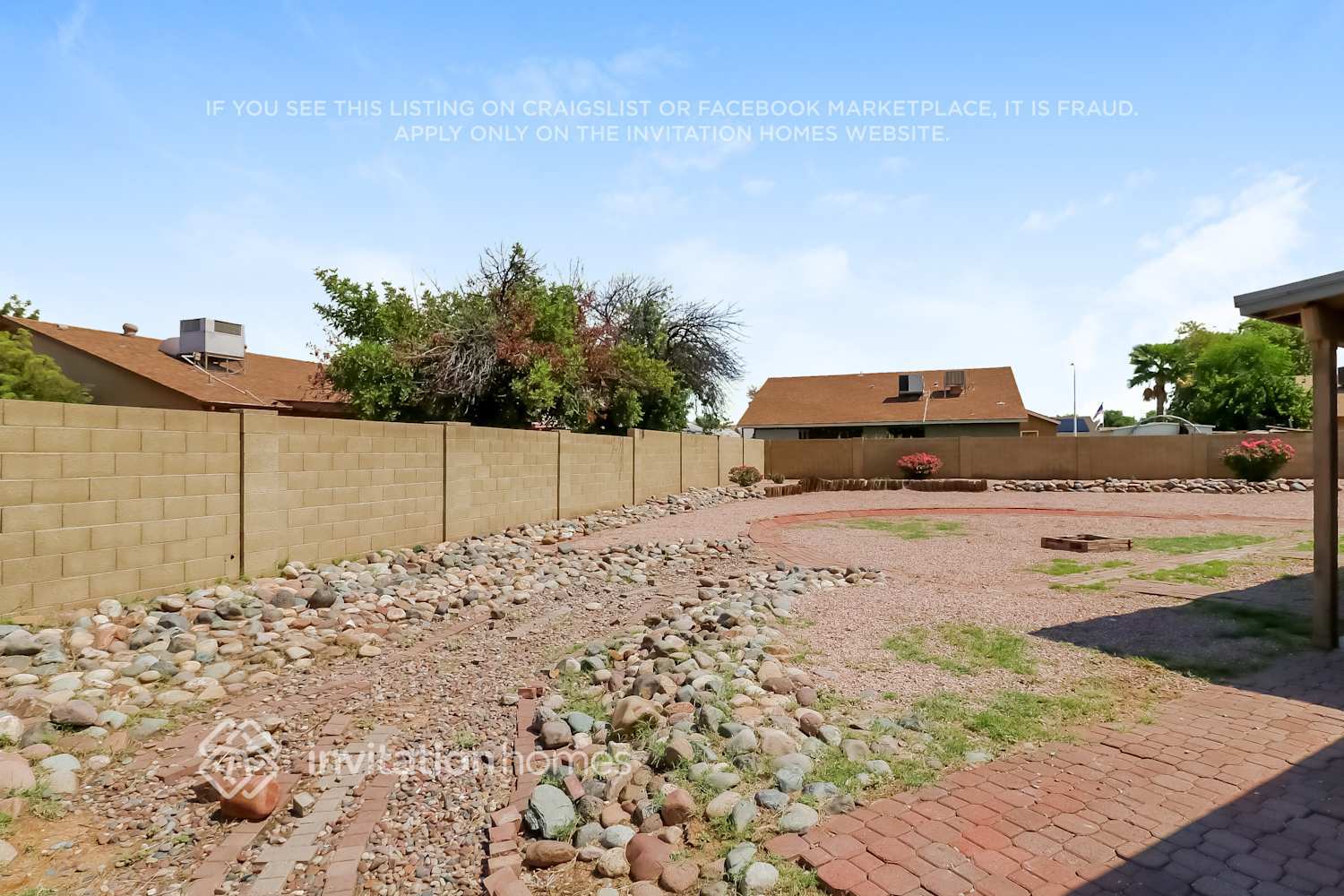 Building Photo - 8010 W Sierra Vista Dr