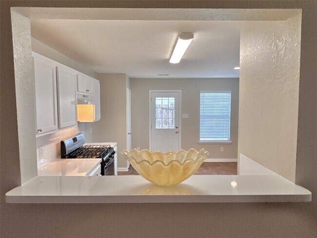 Building Photo - 8134 Sanders Forest Ct