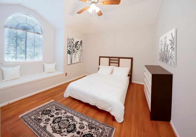 Building Photo - 1123 Woodley Bend