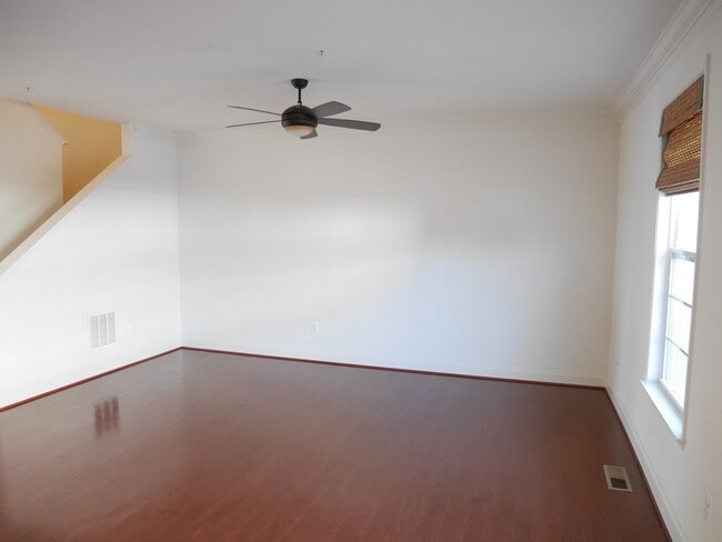 Building Photo - Gorgeous Townhome with 2 Car Garage locate...