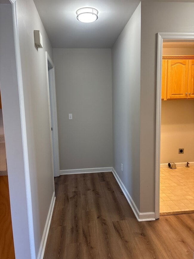 Building Photo - Spacious 3 Bedroom Home In Manchester...