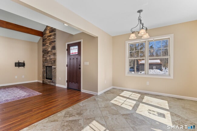 Building Photo - 5 Sunningdale Ln