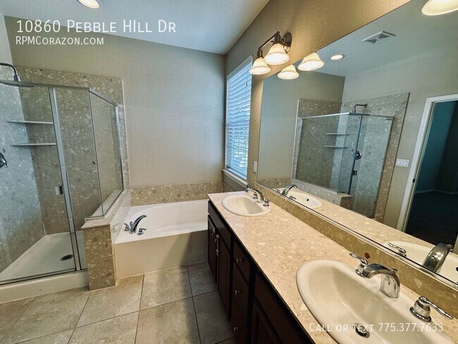Building Photo - 10860 Pebble Hill Dr