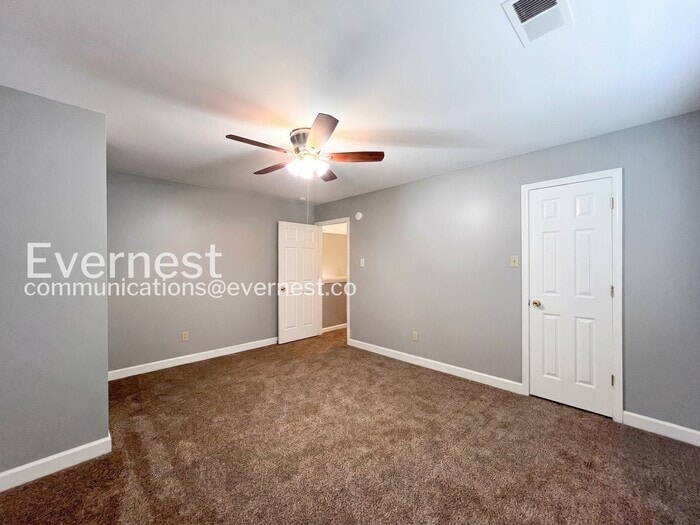 Building Photo - 7900 Hunter's Crossing
