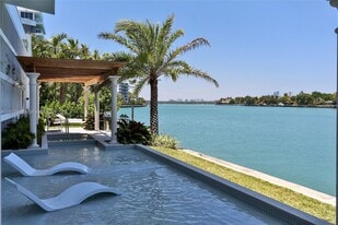 Building Photo - 9821 E Bay Harbor Dr