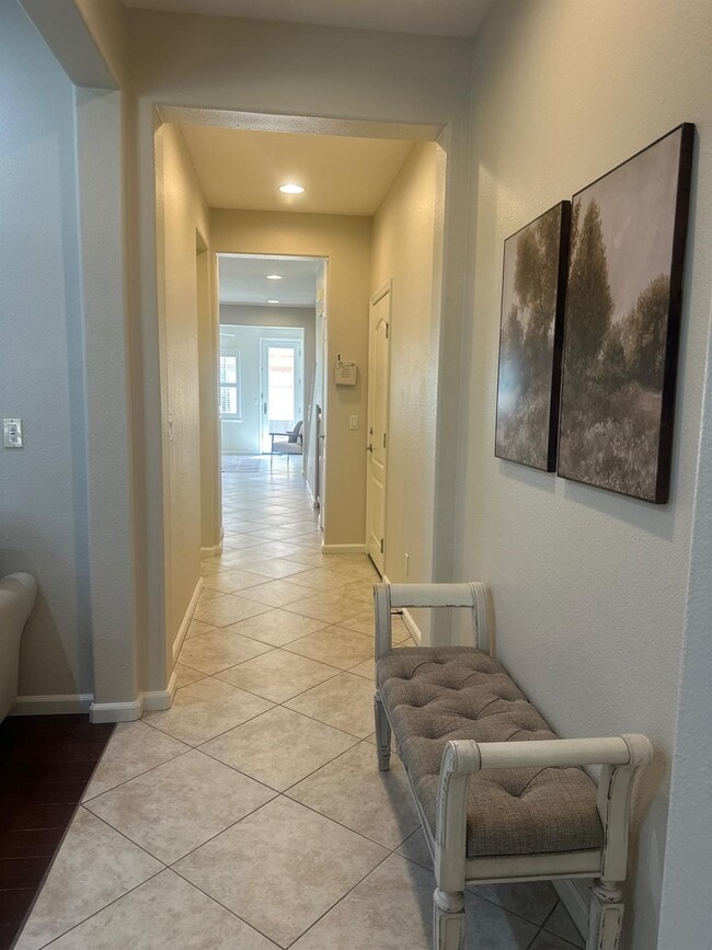 Building Photo - 356 S Paraiso Way