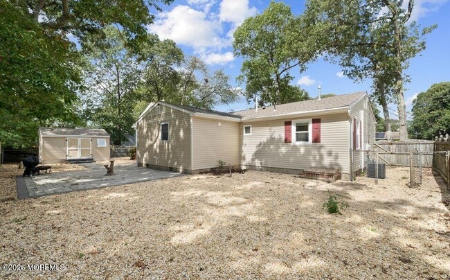 Building Photo - 303 Chestnut Dr