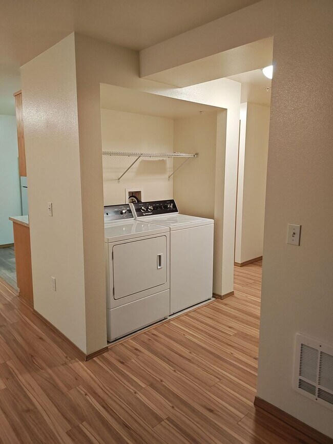 Building Photo - 3 bedroom 1 bath - Washer/Dryer in unit! Corner unit comes with a garage! $500 off first month's ...