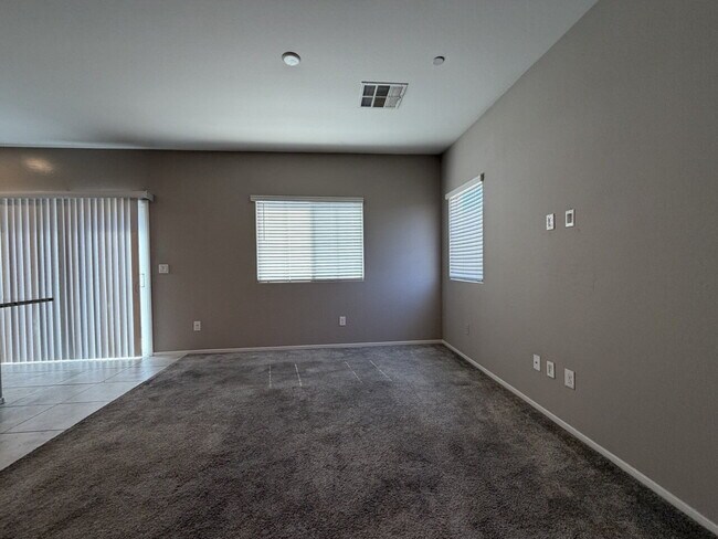Building Photo - GATED 3 BED 3 BATH 2 CAR GARAGE TOWNHOUSE W/ BED AND BATH DOWNSTAIRS + LOFT & YARD. COMMUNITY FEA...