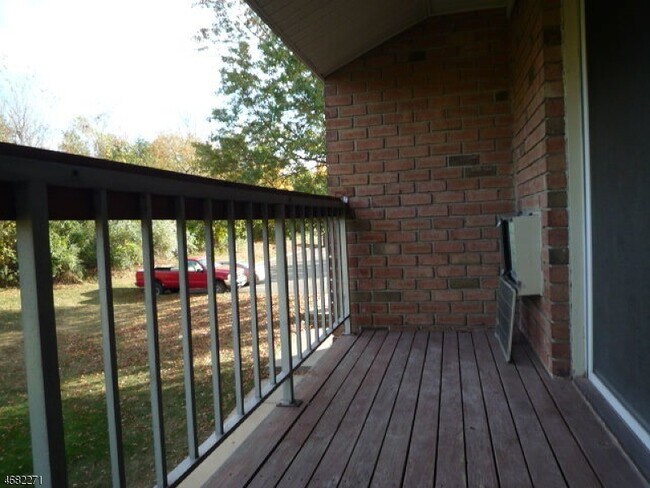Building Photo - 16 Deanna Dr