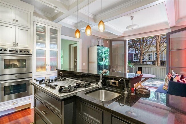 Building Photo - 868 Rosedale Rd NE