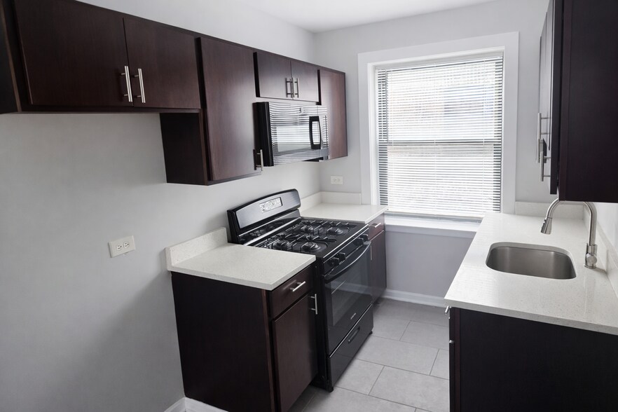 Building Photo - 2125 E 67th St