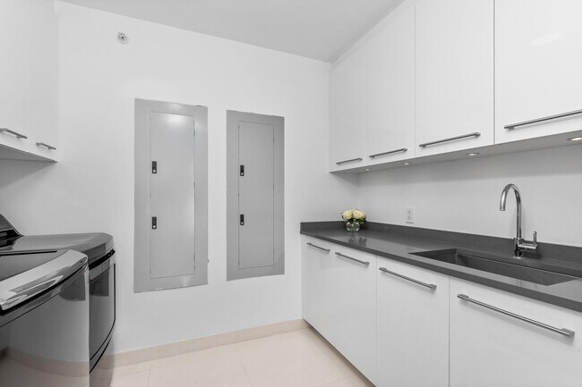 Building Photo - 1000 S Ocean Blvd