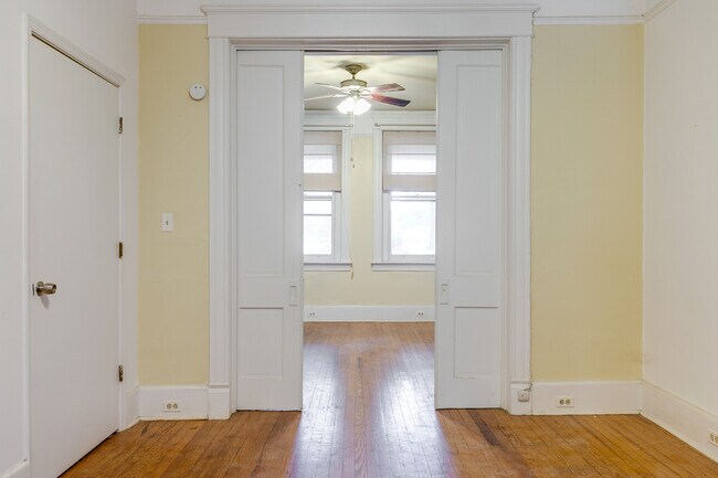 Building Photo - 2912 Ellwood Ave