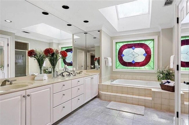 Building Photo - 930 Manchester Pl NW