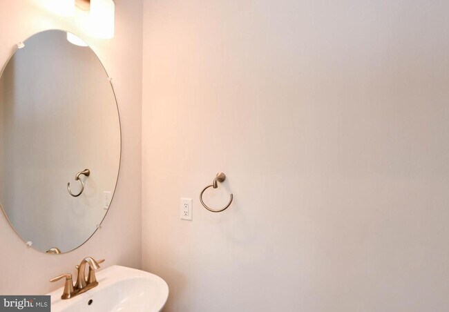 Building Photo - 7102 Druce Way