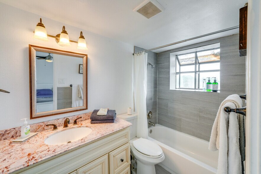 Building Photo - 85 Phoenix Dr