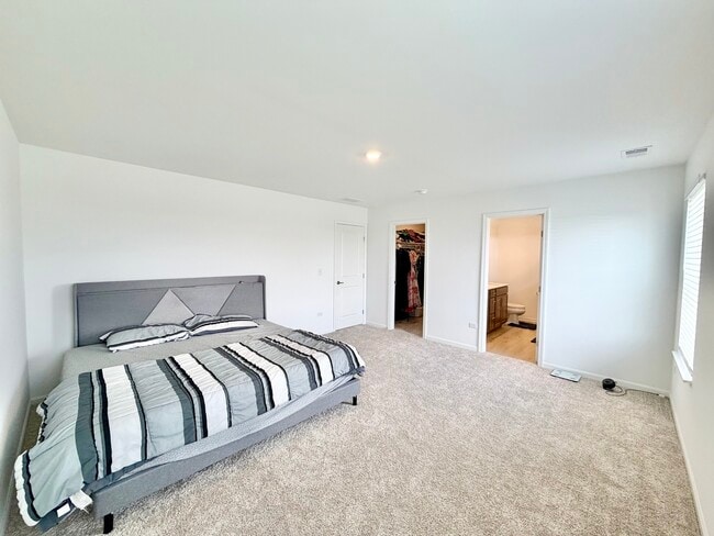 Building Photo - 331 Red Oak Cir