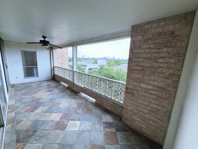 Building Photo - 2210 Dorrington St