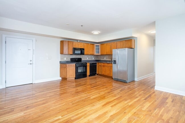 Building Photo - 528 47th St