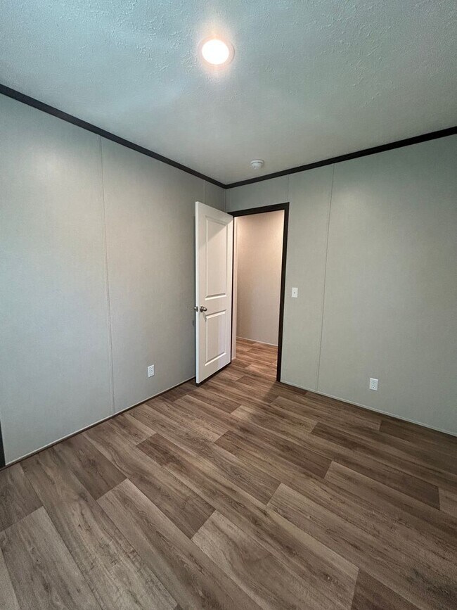 Building Photo - A charming 3 Bedroom/2 Bathroom home!