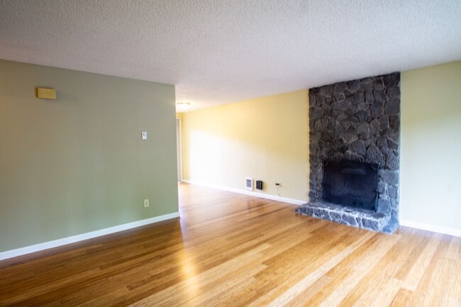 Building Photo - 3717 SE 35th Pl