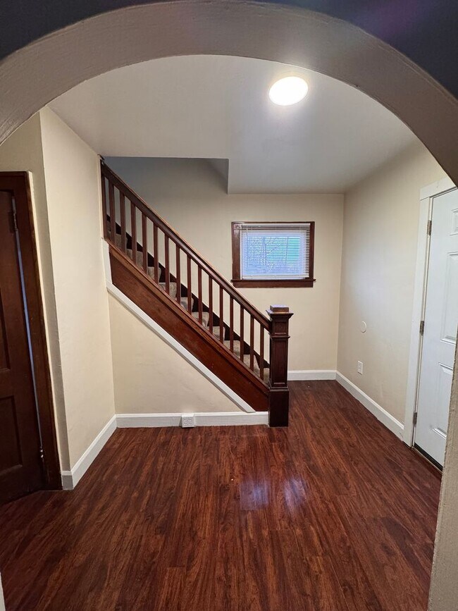 Building Photo - 1324 Salt Springs Rd