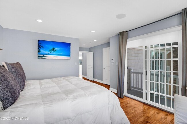 Building Photo - 206 N Lagoon Rd