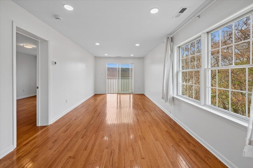 Building Photo - 727 Warburton Ave