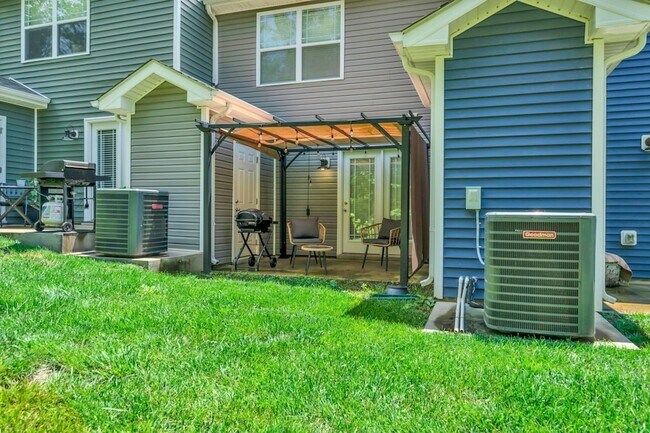 Building Photo - 253 Woodland Vly Ln