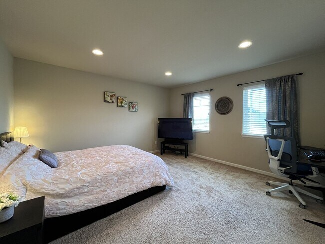 Building Photo - Stunning 4 Bedroom + Loft Bethany Home with Open Layout, Stainless Steel Kitchen, Two Car Garage ...