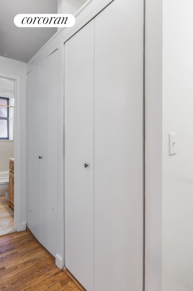 Building Photo - 314 W 94th St