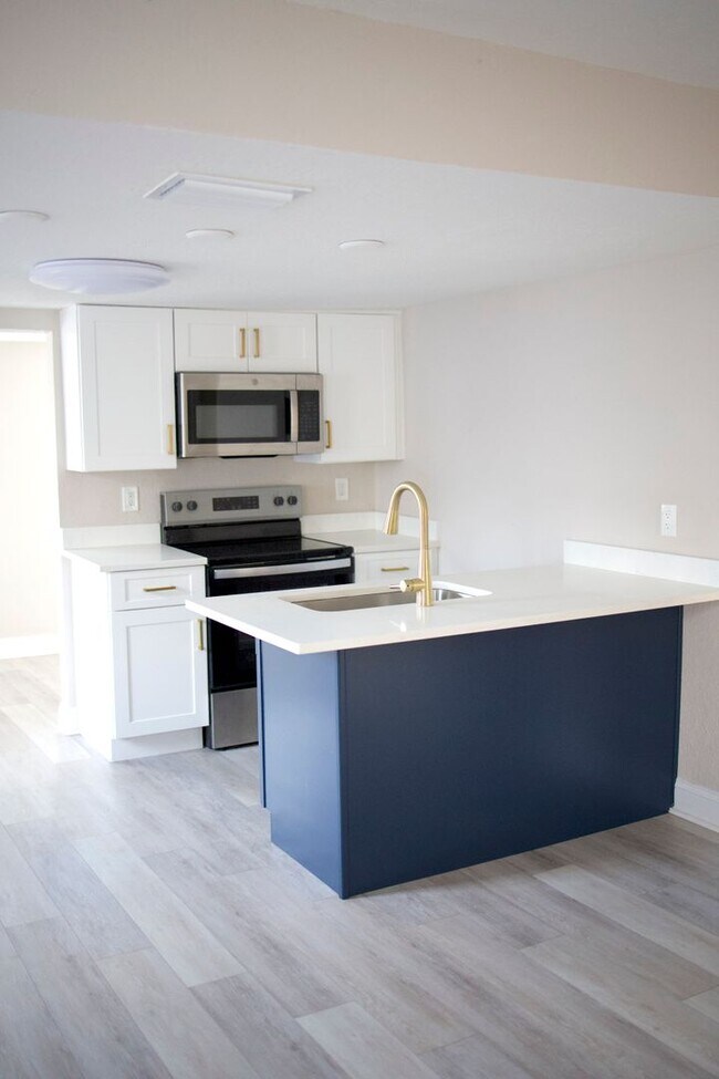 Building Photo - Spacious Clearwater Home with Modern Comforts with Private Backyard! 2bed | 1Bed