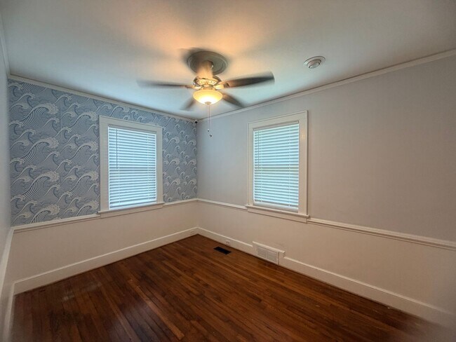 Building Photo - 1552 Sunnyside Dr
