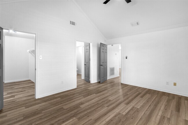 Building Photo - 2930 23rd Ave N