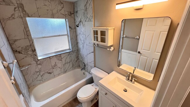 Building Photo - BEAUTIFUL 3 Bedroom 2 Bathroom home in Apopka