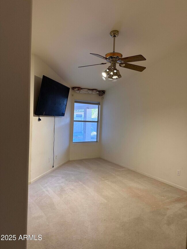 Building Photo - 1308 E Horseshoe Ave